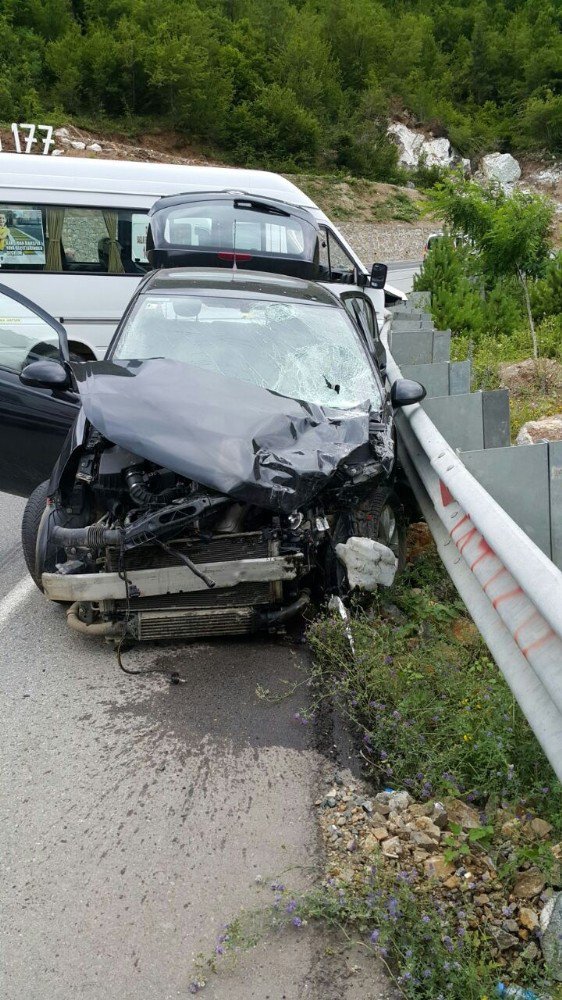 Artvin’de Trafik Kazası: 9 Yaralı