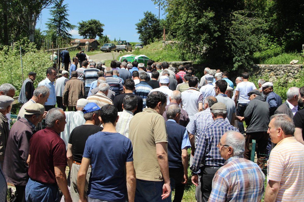 Eşi Tarafından Öldürülen 8 Aylık Hamile Kadın Son Yolculuğuna Uğurlandı