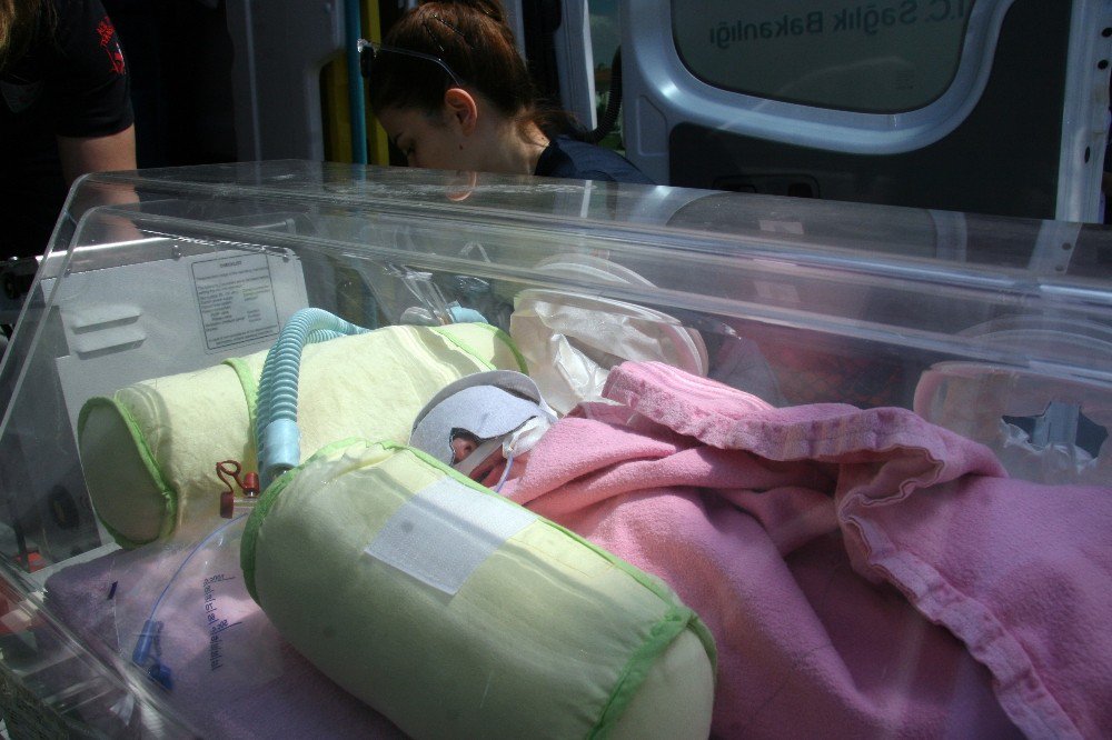 Anne Karnında Ölümle Burun Buruna Gelen Bebek Yaşam Savaşı Veriyor