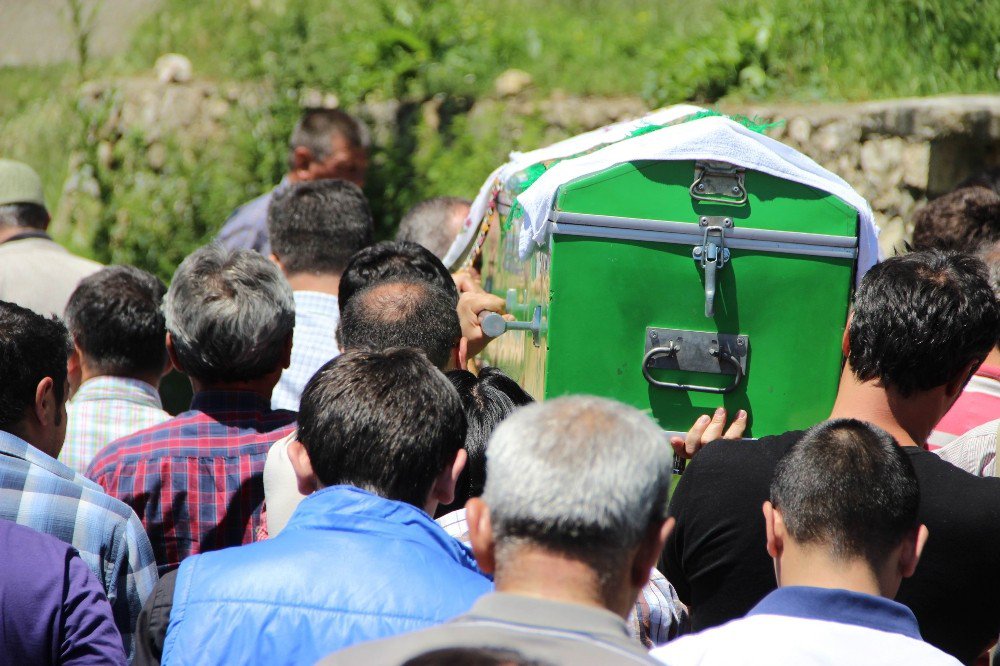 Eşi Tarafından Öldürülen 8 Aylık Hamile Kadın Son Yolculuğuna Uğurlandı