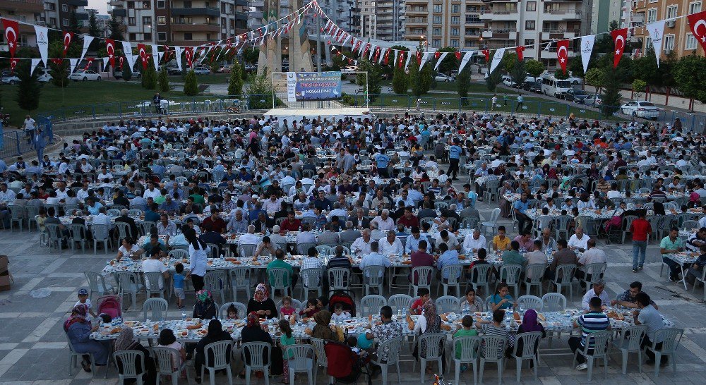 Büyükşehir İftar Buluşmasını Karaköprü’de Sürdürdü