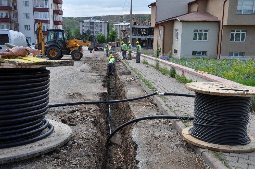 Çedaş, Havai Elektrik Hatlarını Yer Altına Alıyor