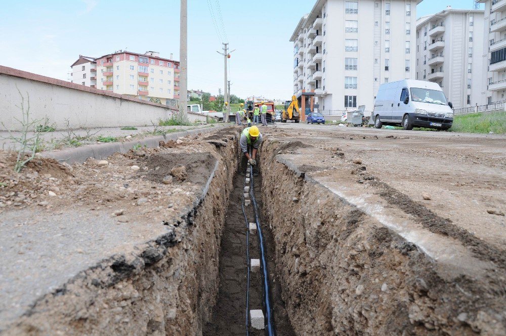 Çedaş, Havai Elektrik Hatlarını Yer Altına Alıyor