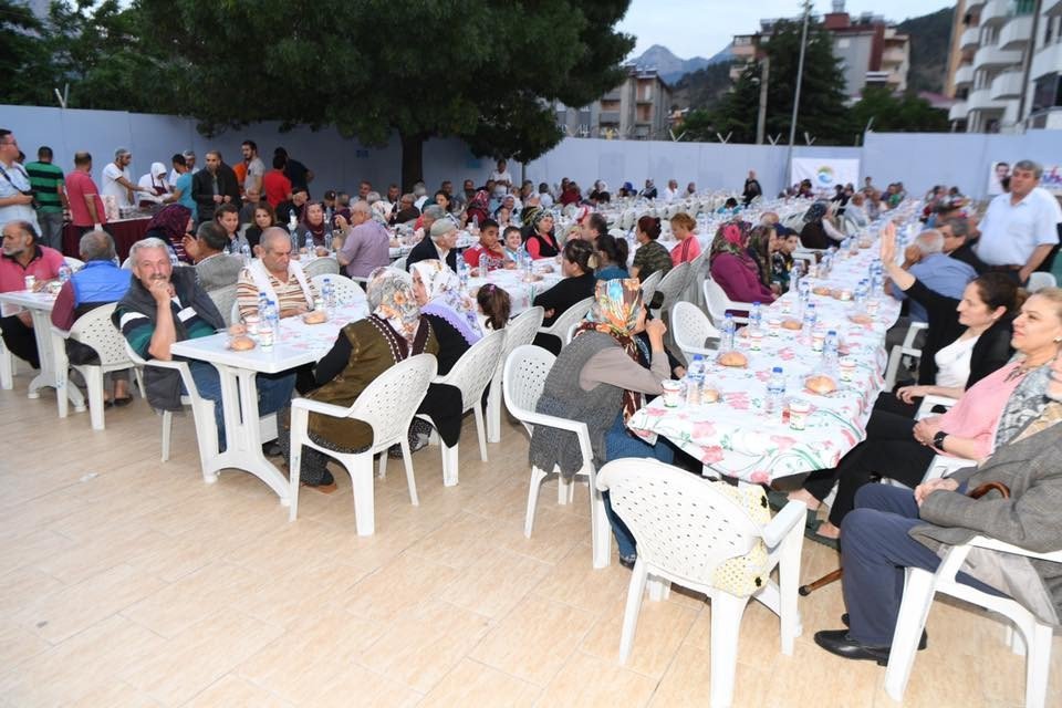 Çukurova Belediyesi Salbaş Ve Pozantı’da İftar Sofrası Kurdu