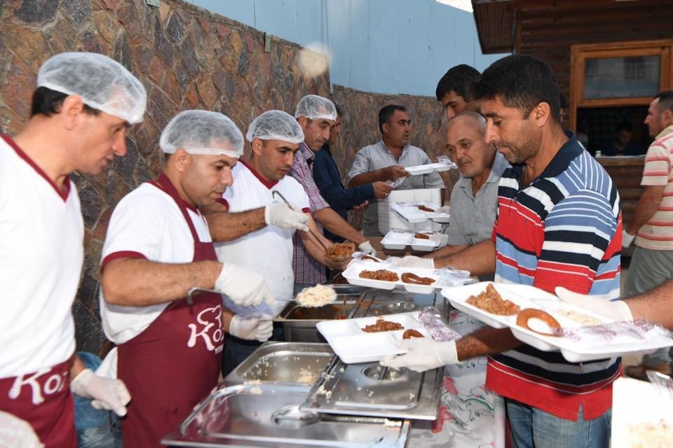 Çukurova Belediyesi Salbaş Ve Pozantı’da İftar Sofrası Kurdu