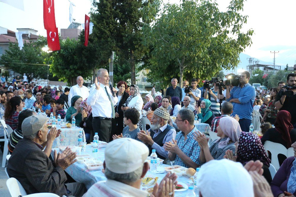 Başkan Zolan Aktepe’deki İftarda Vatandaşlarla Bir Araya Geldi