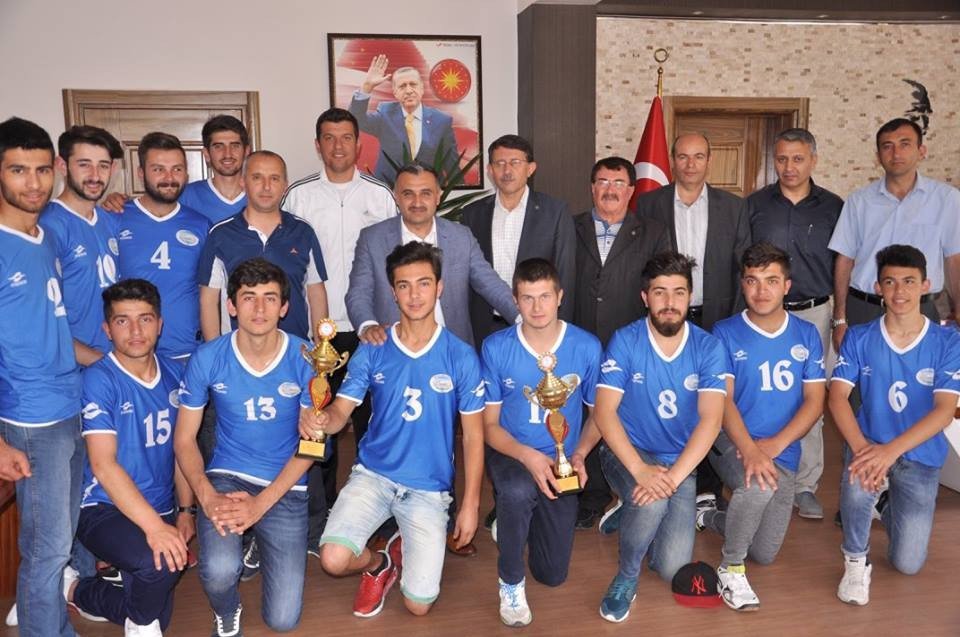 Voleybolculardan Başkan Cabbar’a Ziyaret