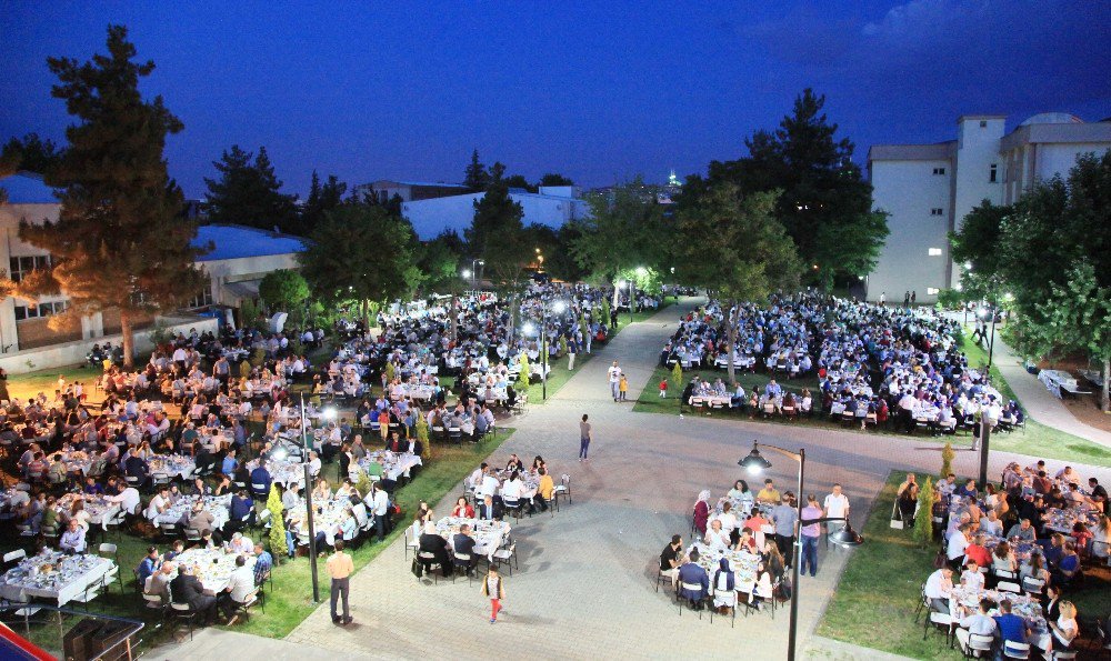 Gaün’de Geleneksel İftar Yemeği