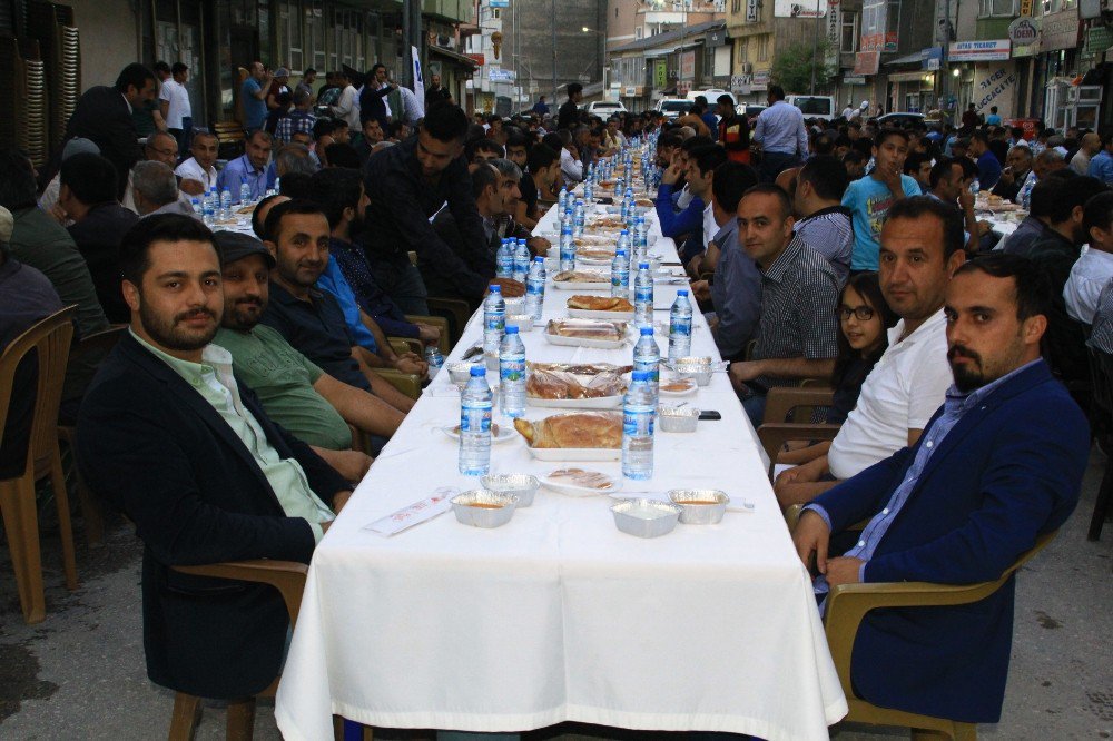 Vedaş Ve Vepsaş Bin Kişiye İftar Verdi