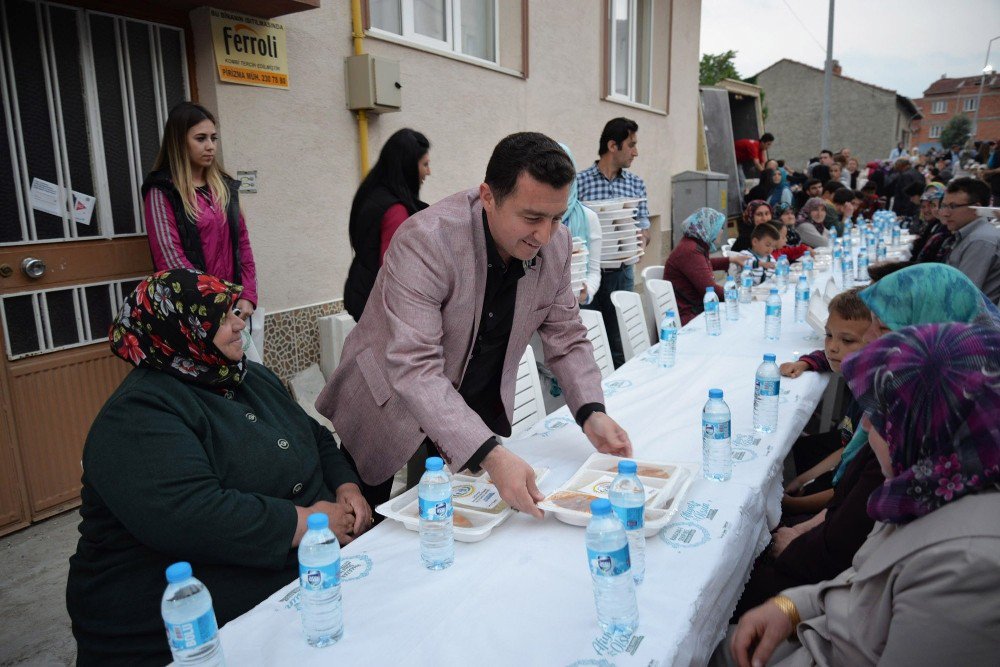 Ortak İftar Coşkusu Yenidoğan Mahallesi’nde Yaşandı