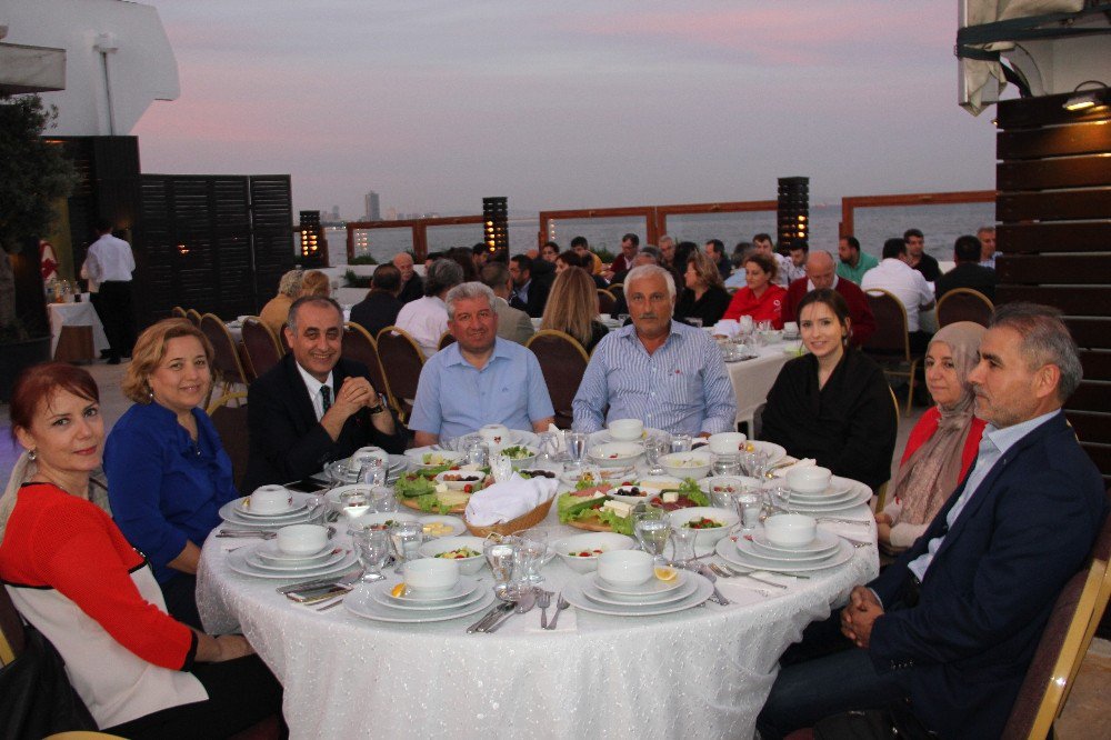 Egeliler İstanbul’daki İftarda Buluştu