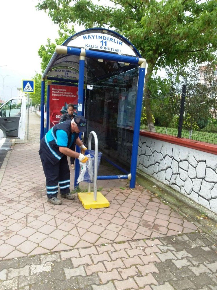 Hasarlı Konteynerler Tamir Ediliyor