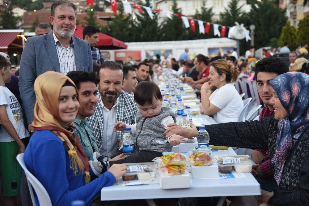 Bekirpaşa’da Binlerce Kişi Birlikte Oruç Açtı