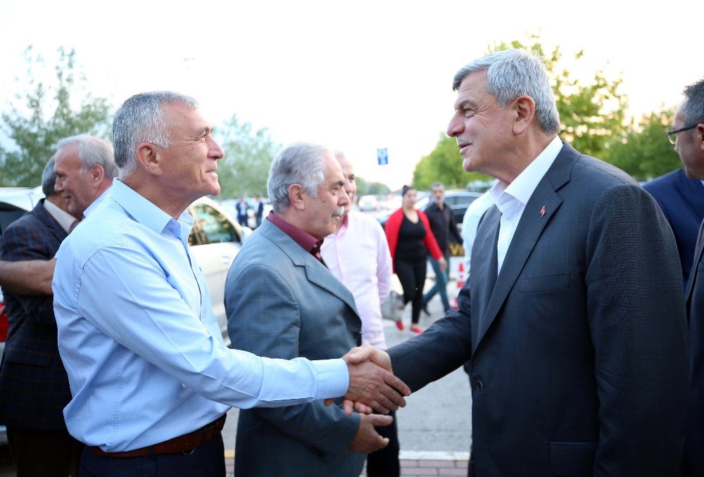 Kocaeli’nin Eski Belediye Başkanları İftarda Buluştu