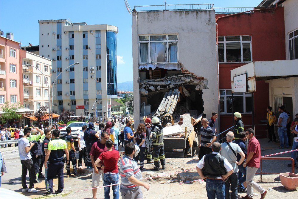 Vinç Sağlık Ocağına Daldı: 1 Ölü, 1 Yaralı