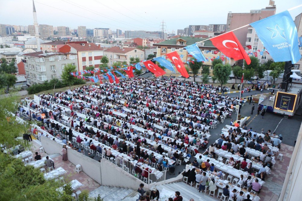 Necmettin Nursaçan Küçükçekmece’de Ramazan Sohbetleri’ne Konuk Oldu