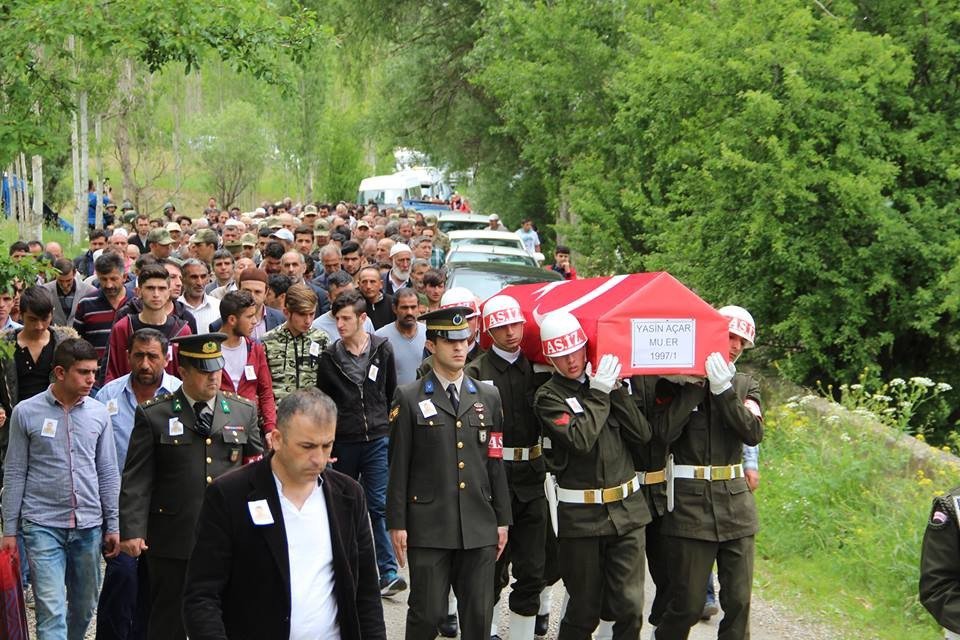 İstanbul’da Ölü Bulunan Asker Memleketi Oltu’da Toprağa Verildi