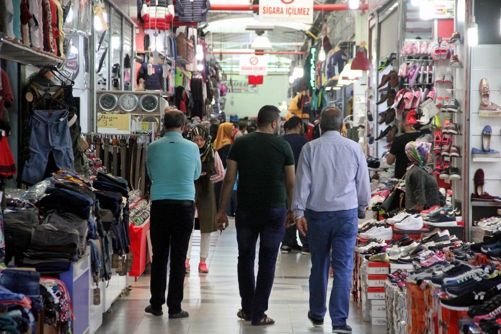 Akyüz’den "Market" Eleştirisi