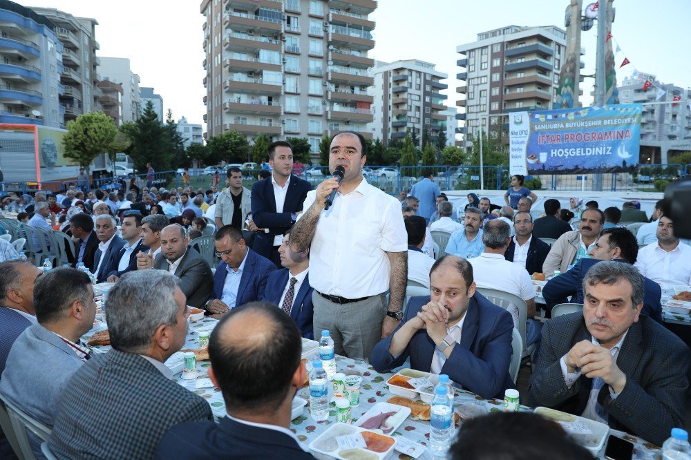 Büyükşehir İftar Buluşmasını Karaköprü’de Sürdürdü