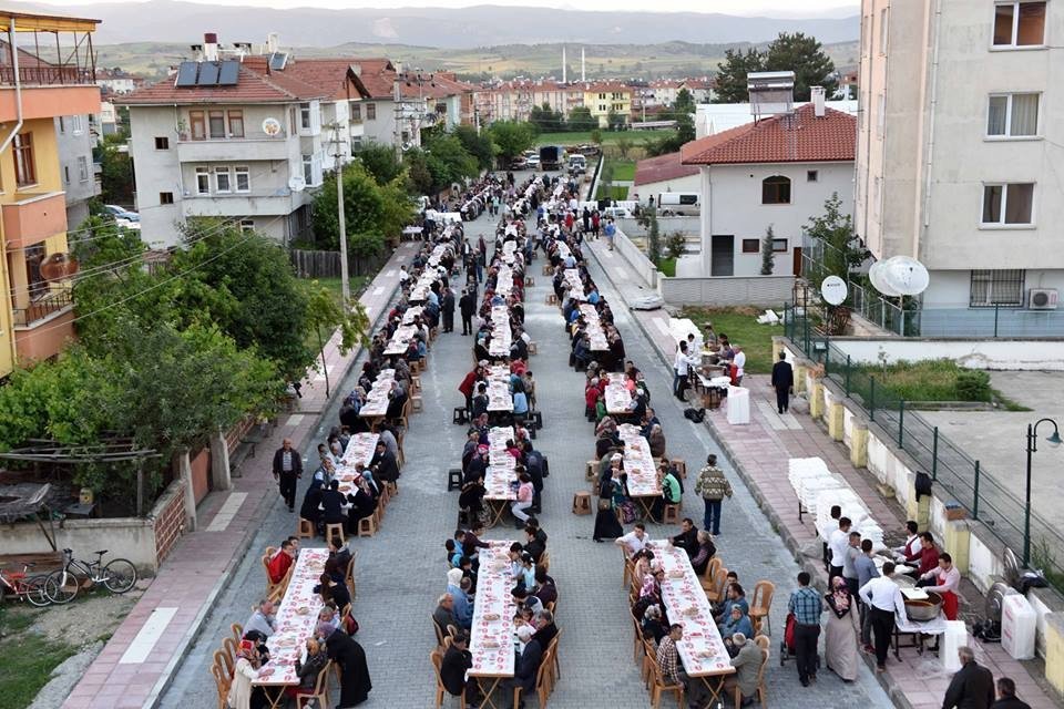 Taşköprü Mahalle İftarlarına Yoğun Katılım