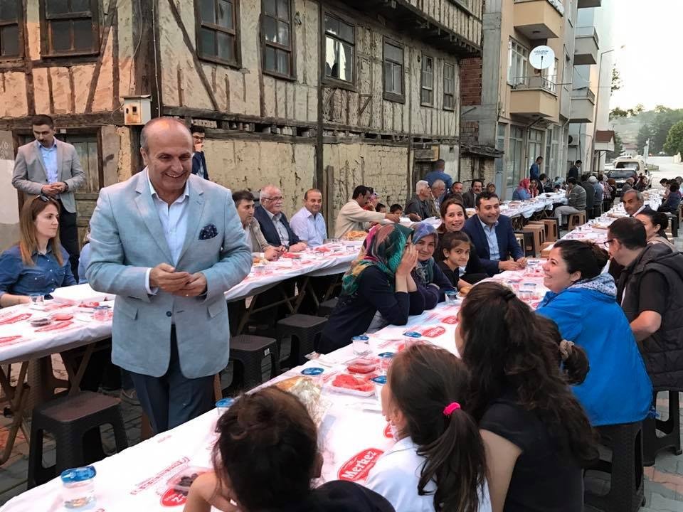 Taşköprü Mahalle İftarlarına Yoğun Katılım