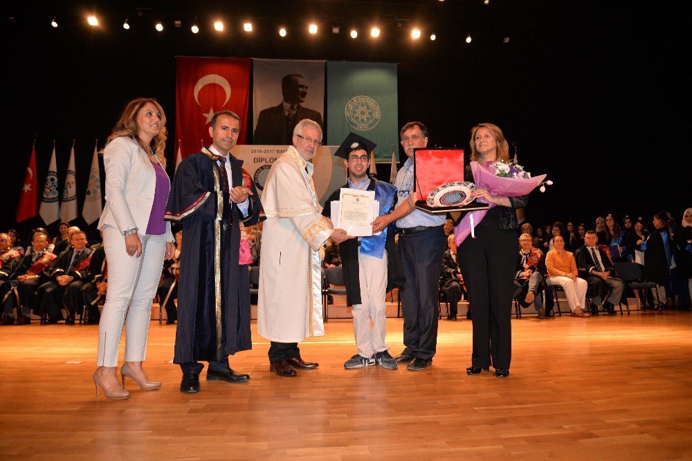 Yüksekokul Öğrencileri Diplomalarına Kavuştu