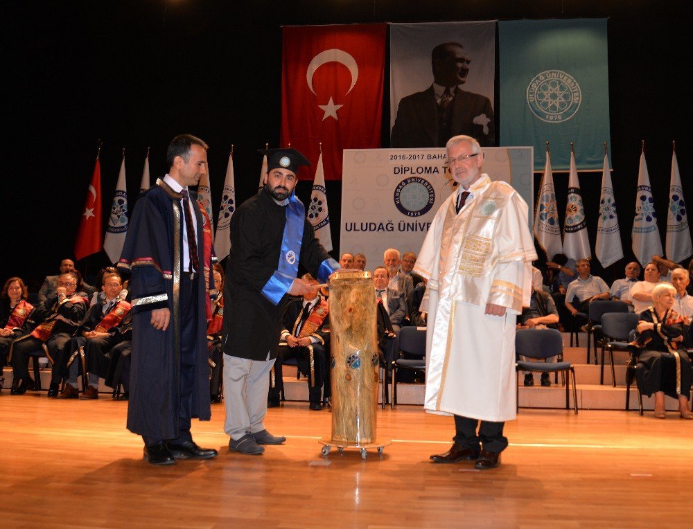 Yüksekokul Öğrencileri Diplomalarına Kavuştu