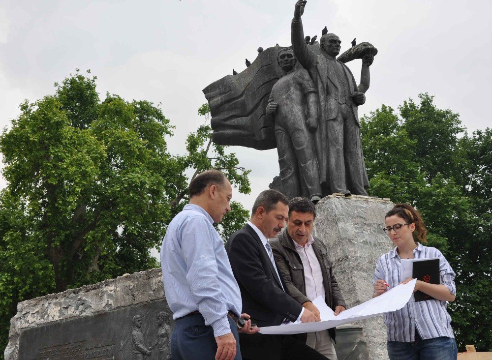 28 Yıl Aradan Sonra Atatürk Anıtı’nın Çevresi Yenileniyor