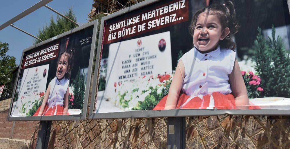 Şehit Kızı, Babasının Babalar Günü’nü Bilboardla Kutladı