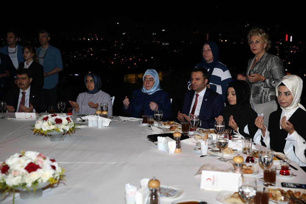 Başbakan’ın Eşi Semiha Yıldırım, Türk Kızılay’ı İstanbul Şubes Başkanlığı’nın İftarına Katıldı