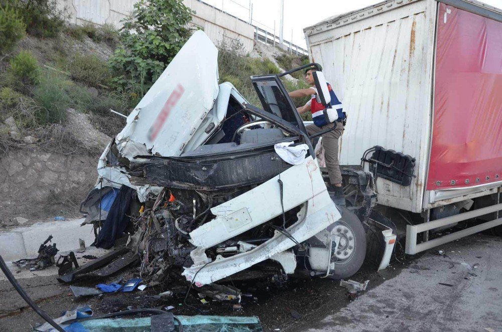 Bursa’da Tır Kazası: 1’i Ağır 2 Yaralı