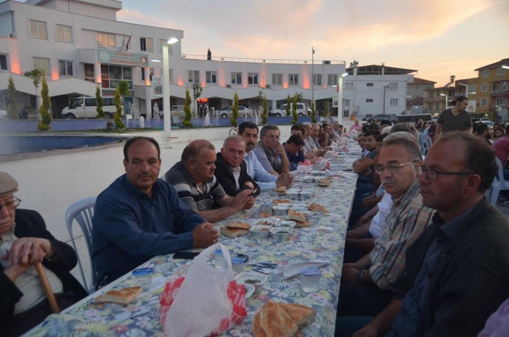 Selendi Chp’den Vatandaşlara İftar