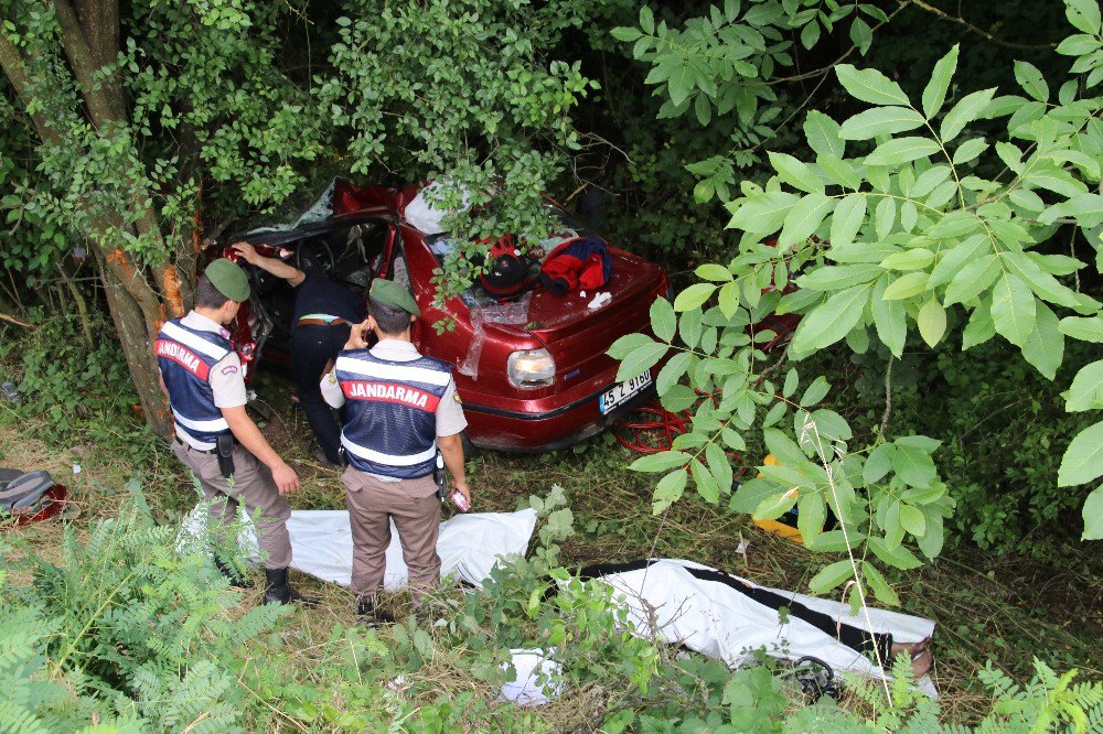 Düzce’de Otomobil Ormanlık Alana Uçtu: 2 Ölü, 2 Yaralı