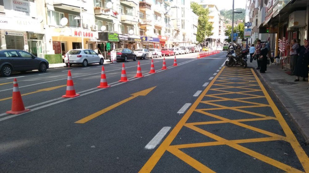 İzmit Şehir İçi Trafiği Uyarı İşaretleri İle Yönlendiriliyor