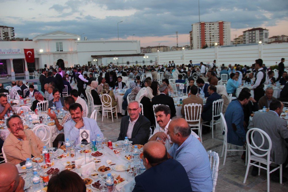 Kayseri Makina Mühendisleri Odası Üyeleri İftar Davetinde Buluştu