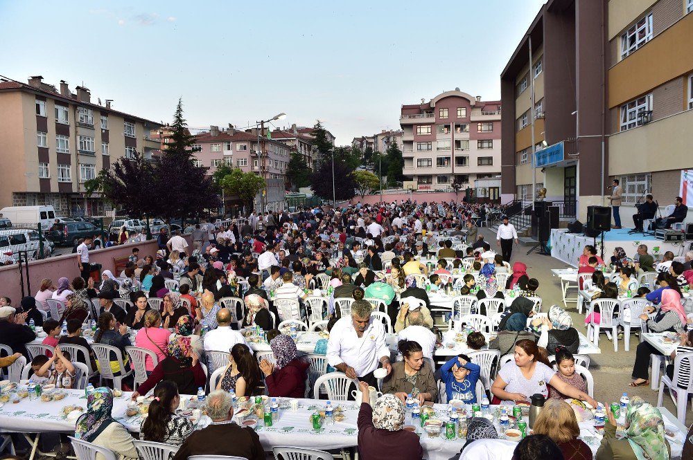 Mamak’taki Mahalle İftarları Dostluğu Pekiştiriyor