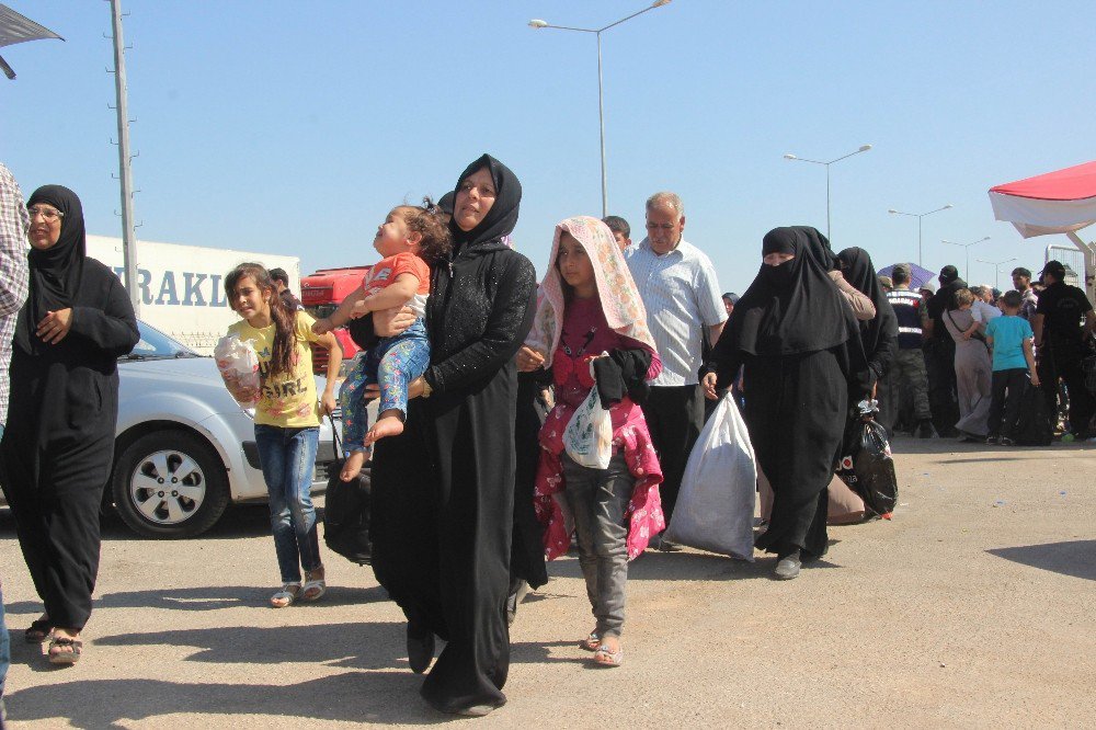 Suriyelilerin ’Vatan Özlemi’ Kuyruğa Dönüştü