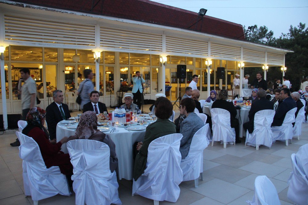 Şehit Aileleri Ve Gaziler İftar Yemeğinde Bir Araya Geldi