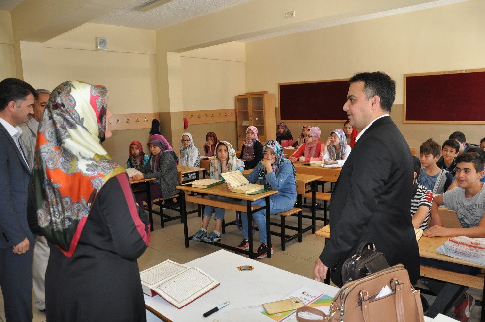 Simav’da Açılan Yaz Kur’an Kurslarında, 8’inci Sınıf Öğrencilerine Yönelik Teog Sınıfları Oluşturuldu