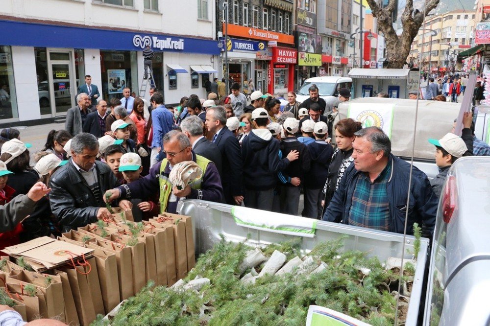 Obm’den Vatandaşlara Ücretsiz Fidan Dağıtımı