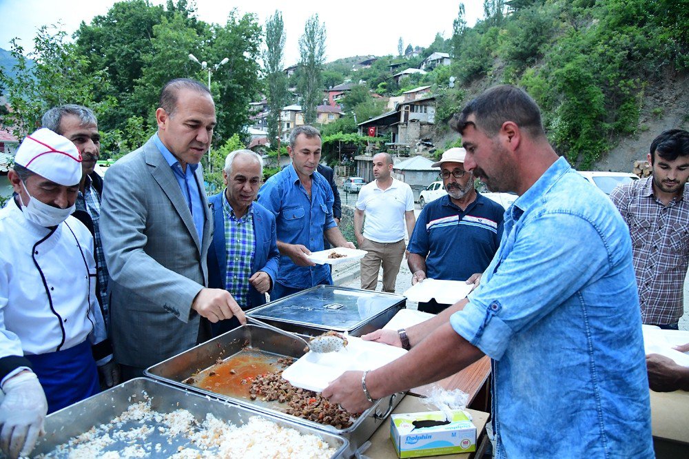 Sözlü, Orucunu Saimbeyli’de Vatandaşlarla Birlikte Açtı