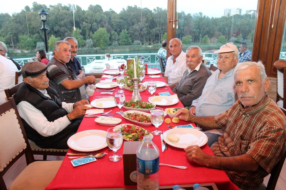 Müteahhitlerden Huzurevi Sakinlerine İftar