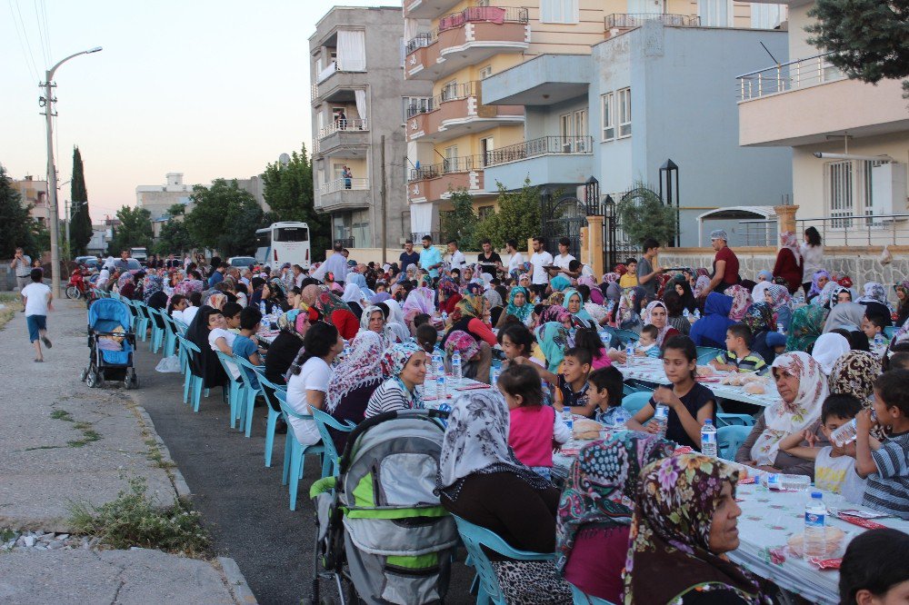 Mahalle Sakinleri İftarda Bir Araya Geldi