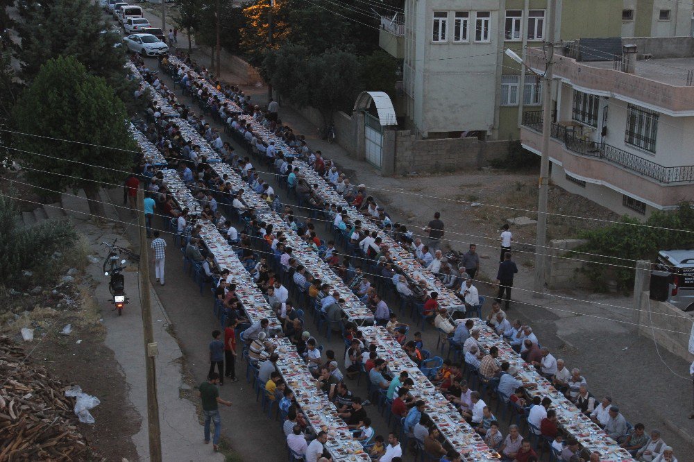 Mahalle Sakinleri İftarda Bir Araya Geldi