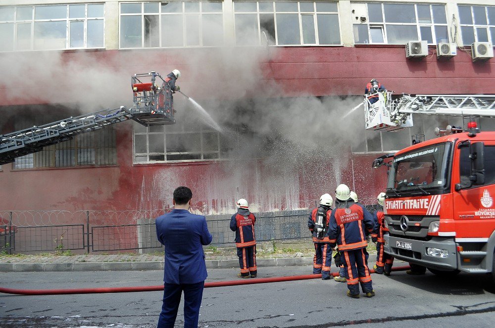 Bayrampaşa’da İplik Dokuma Fabrikasında Yangın