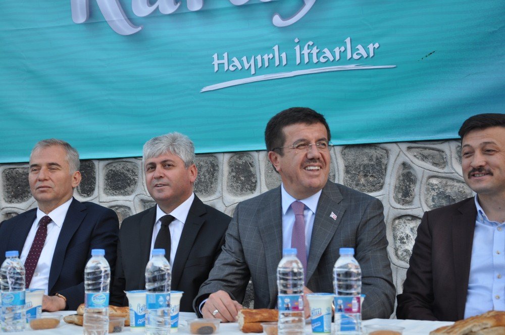 Bakan Zeybekci 3 Bin Kişiyle İftar Açtı