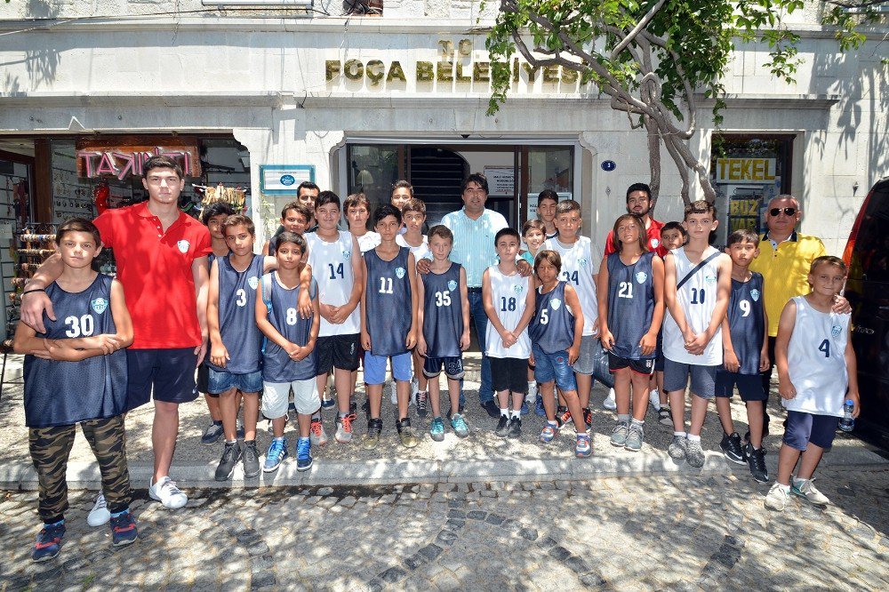 Basketbolculardan Başkan Demirağ’a Babalar Günü Ziyareti