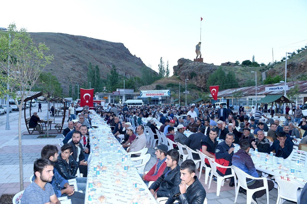 Başkan Çakır Kuluncaklılarla İftarda Bir Araya Geldi