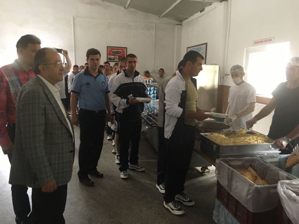 Manisa’da Yaklaşık 6 Bin Askerin Yemek İhtiyacını Büyükşehir Belediyesi Karşıladı