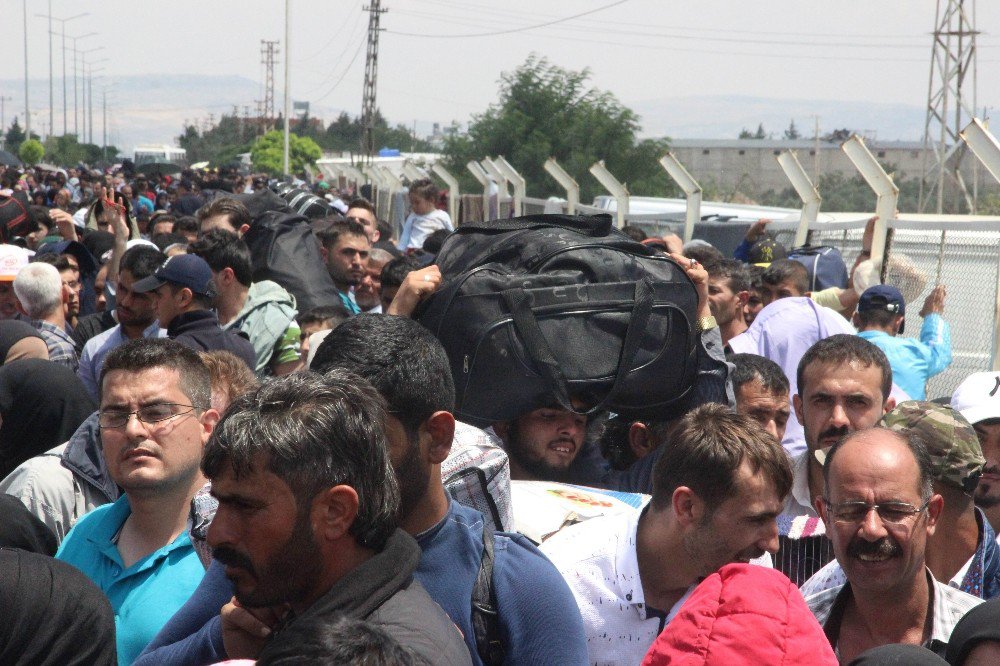 Suriyelilerin Vatanlarına Gitmek İçin Yoğunluğu Sürüyor